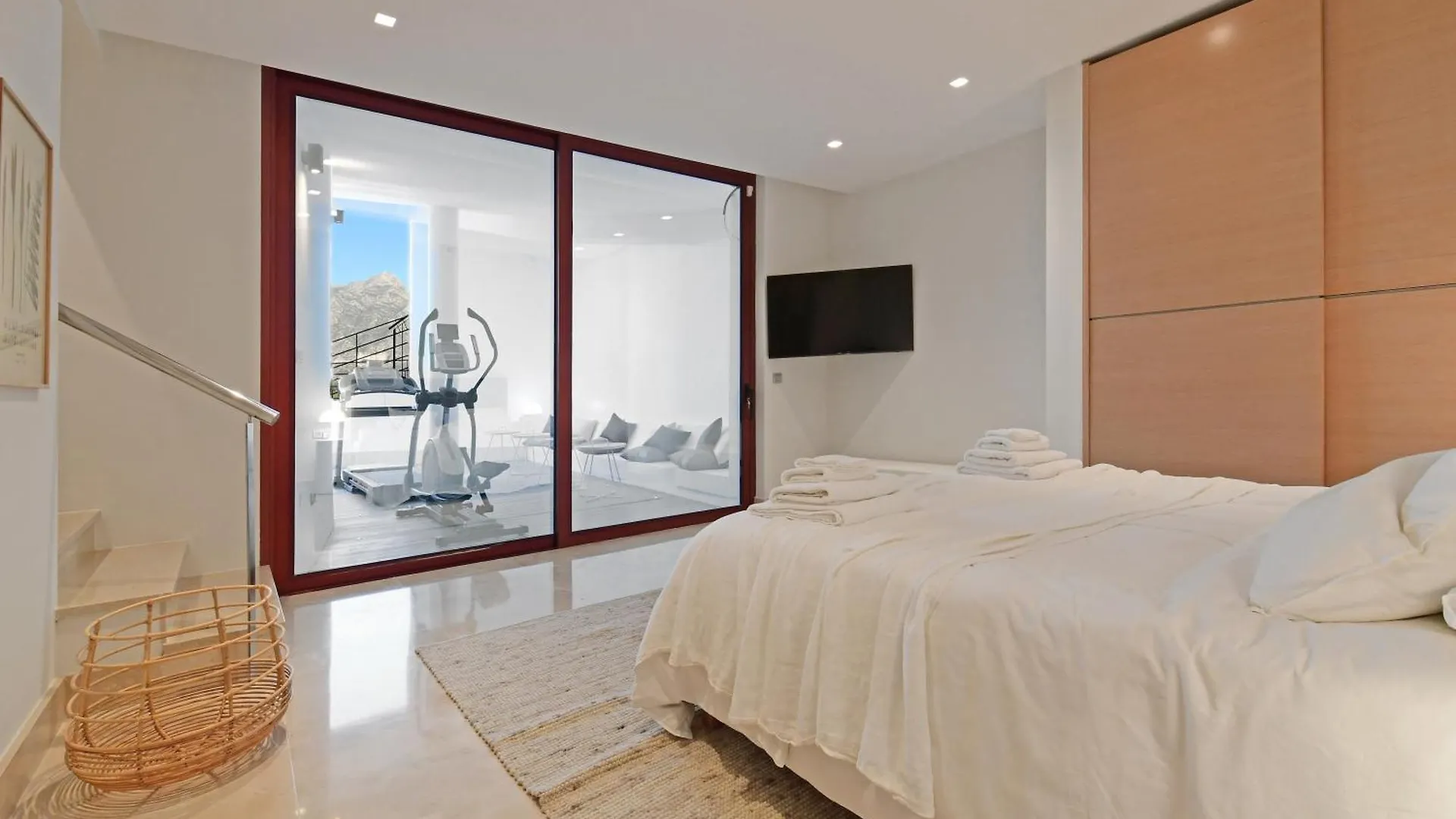 Апартаменты Extraordinary 7 Bdrm Villa W Pool, Gym, Cinema Марбелья Испания