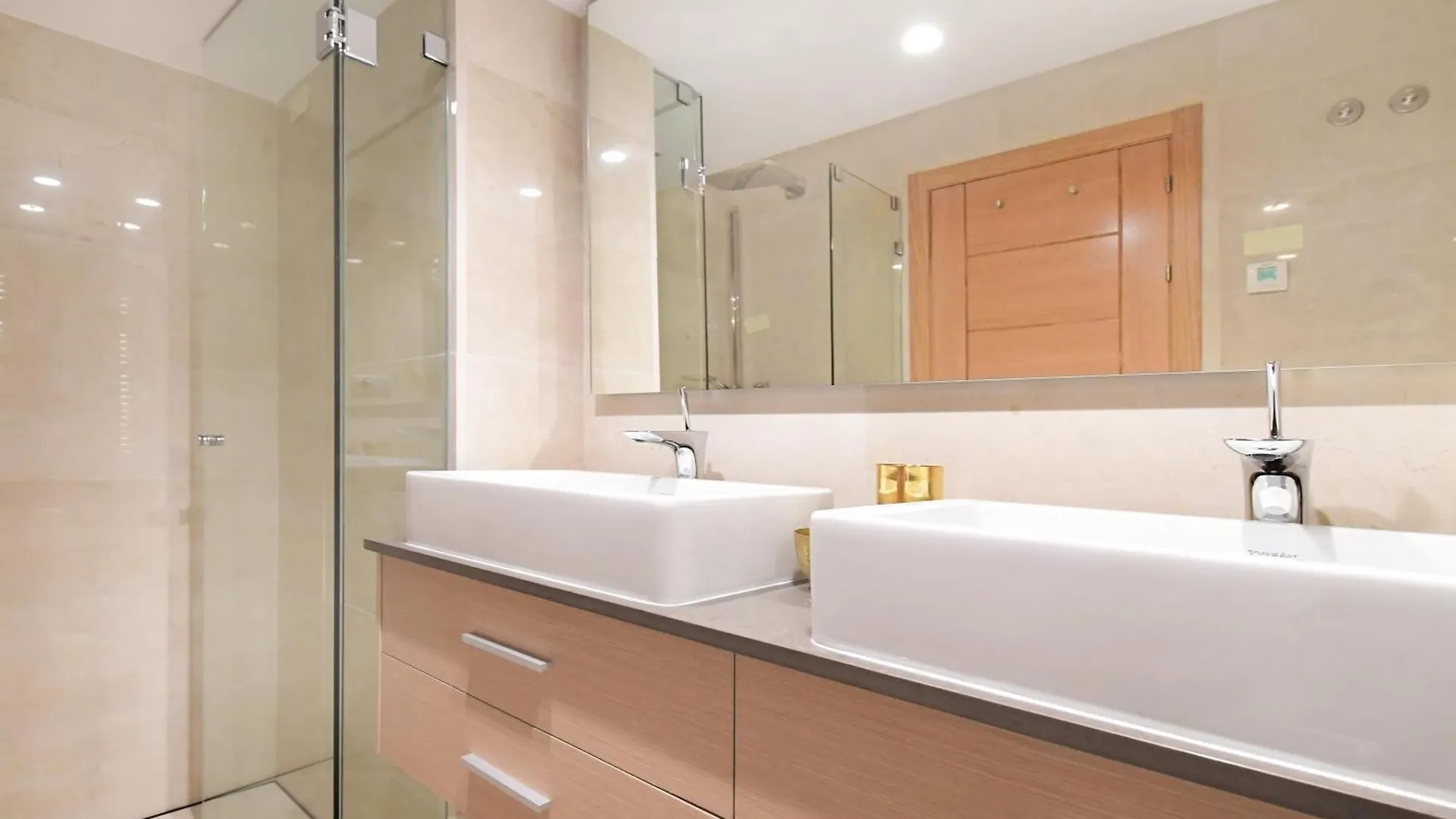 Апартаменты Extraordinary 7 Bdrm Villa W Pool, Gym, Cinema Марбелья