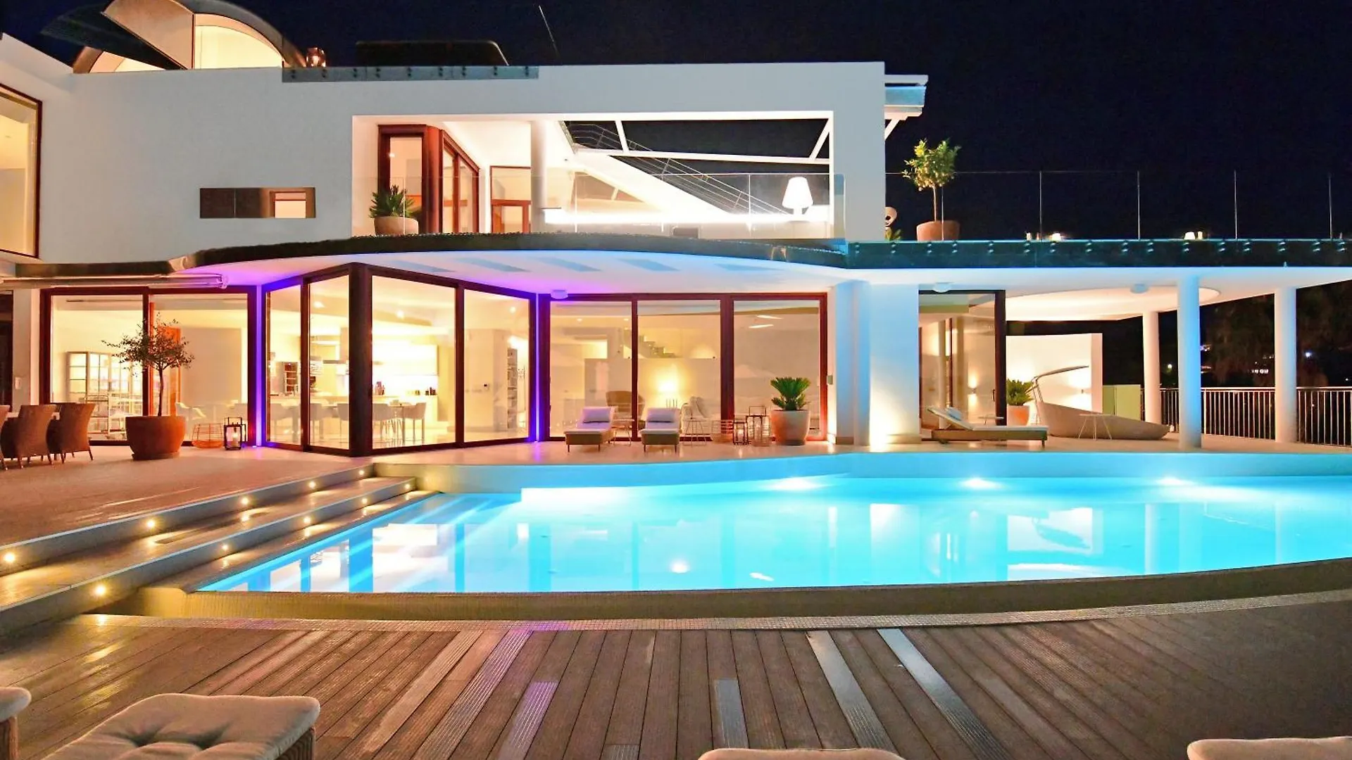 Extraordinary 7 Bdrm Villa W Pool, Gym, Cinema Марбелья Апартаменты