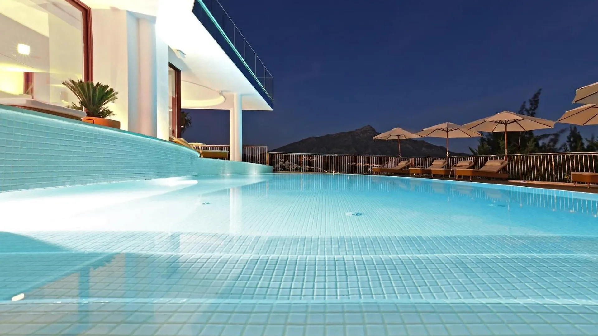 Extraordinary 7 Bdrm Villa W Pool, Gym, Cinema Марбелья Апартаменты