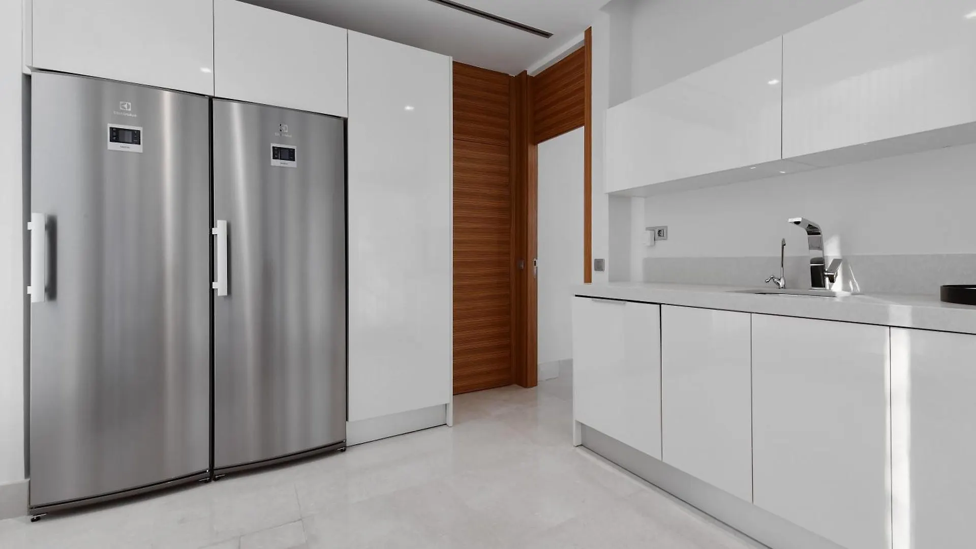 Апартаменты Extraordinary 7 Bdrm Villa W Pool, Gym, Cinema Марбелья