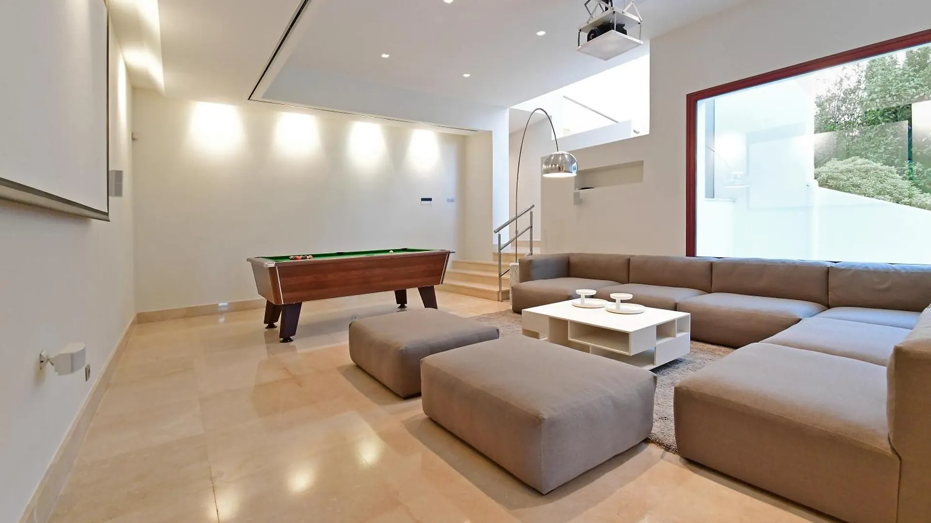 Extraordinary 7 Bdrm Villa W Pool, Gym, Cinema Марбелья