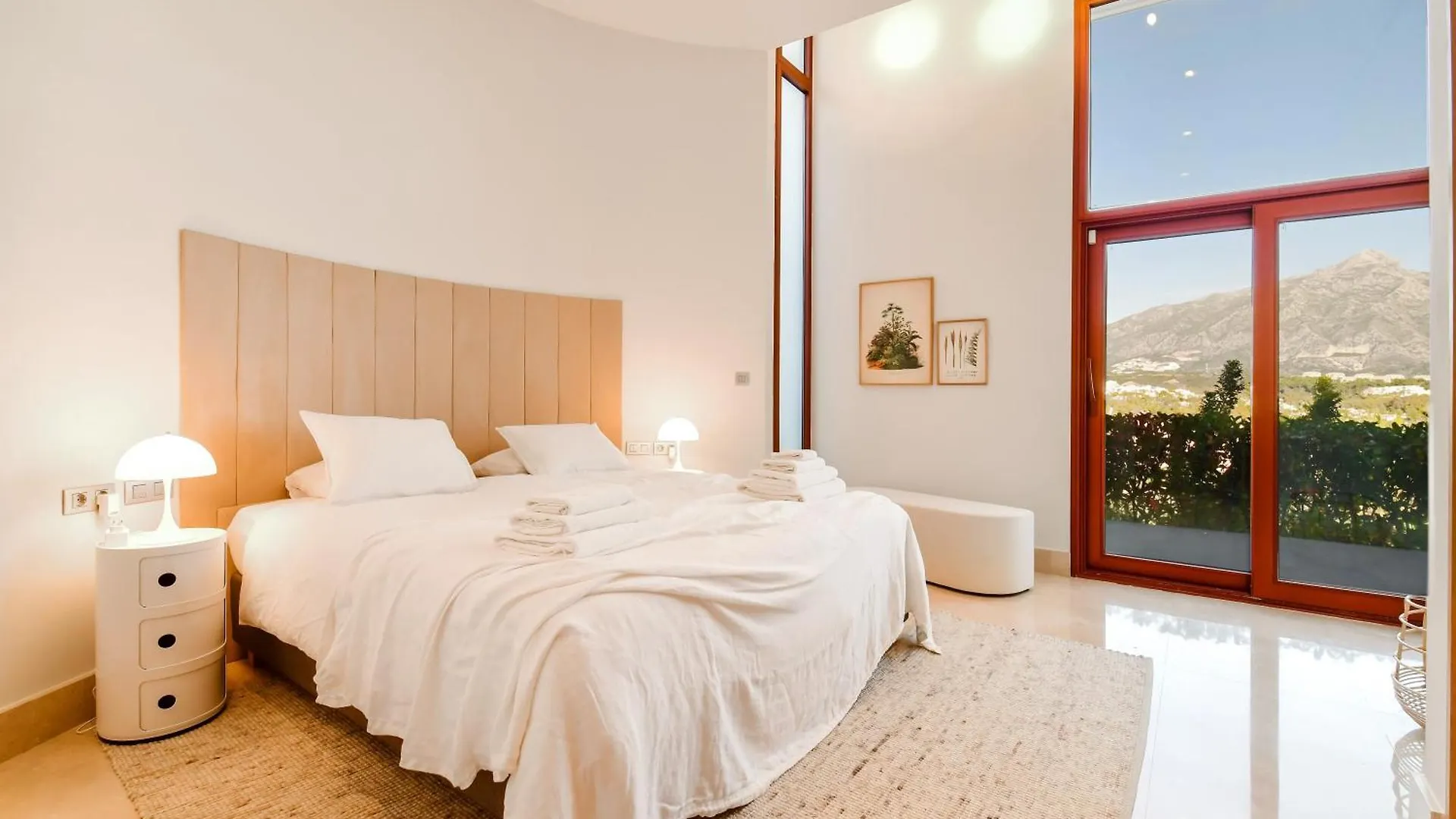 Extraordinary 7 Bdrm Villa W Pool, Gym, Cinema Марбелья Апартаменты