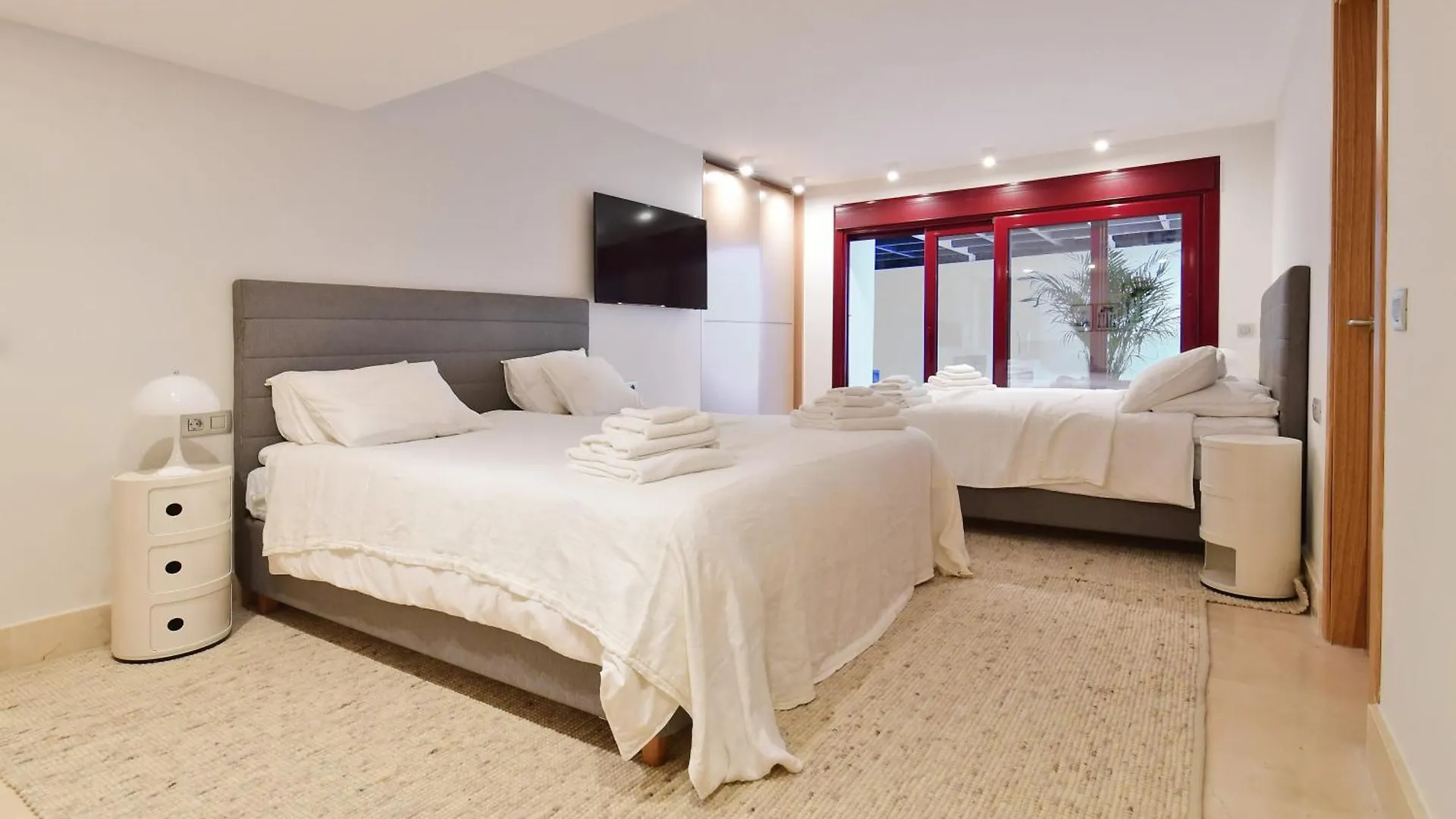 Extraordinary 7 Bdrm Villa W Pool, Gym, Cinema Марбелья 0*,