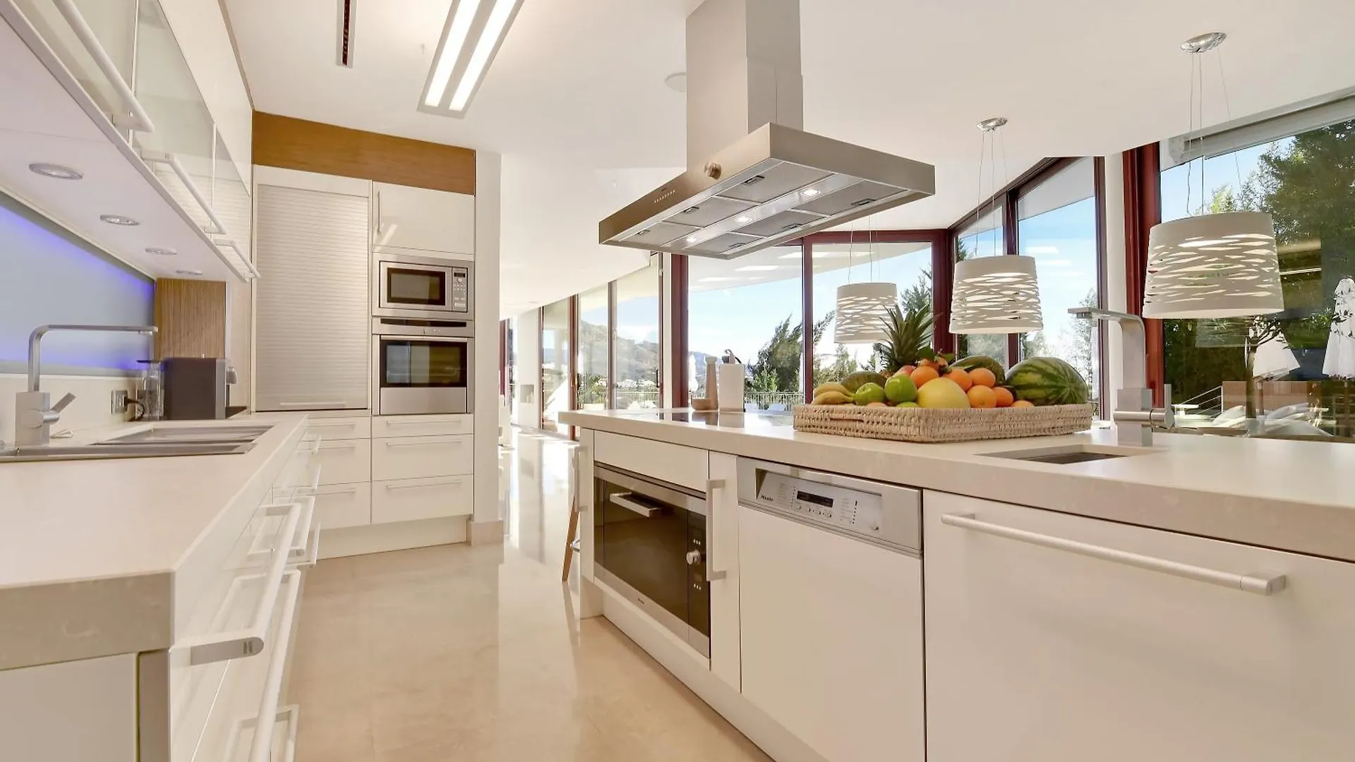Extraordinary 7 Bdrm Villa W Pool, Gym, Cinema Марбелья