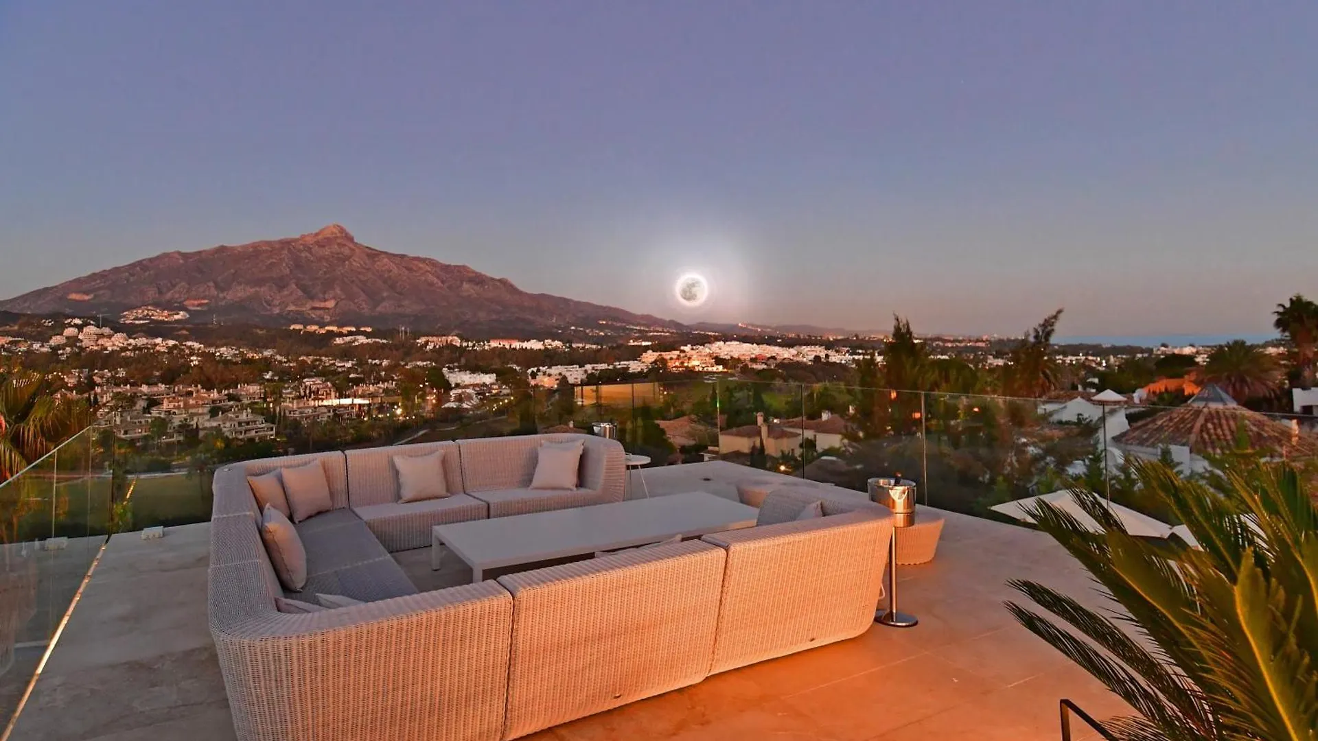 Extraordinary 7 Bdrm Villa W Pool, Gym, Cinema Marbella Appartamento
